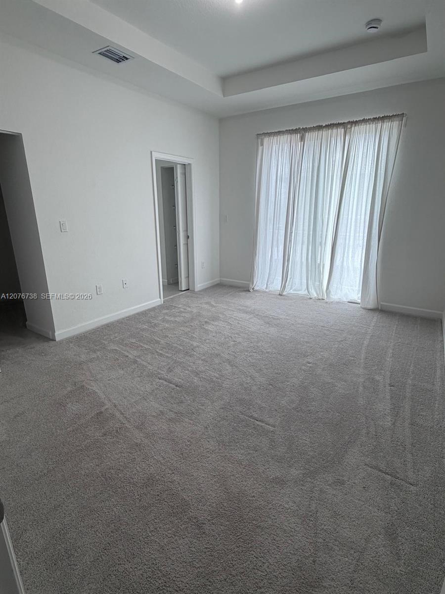 692 SE 13th Ct — Photo 4