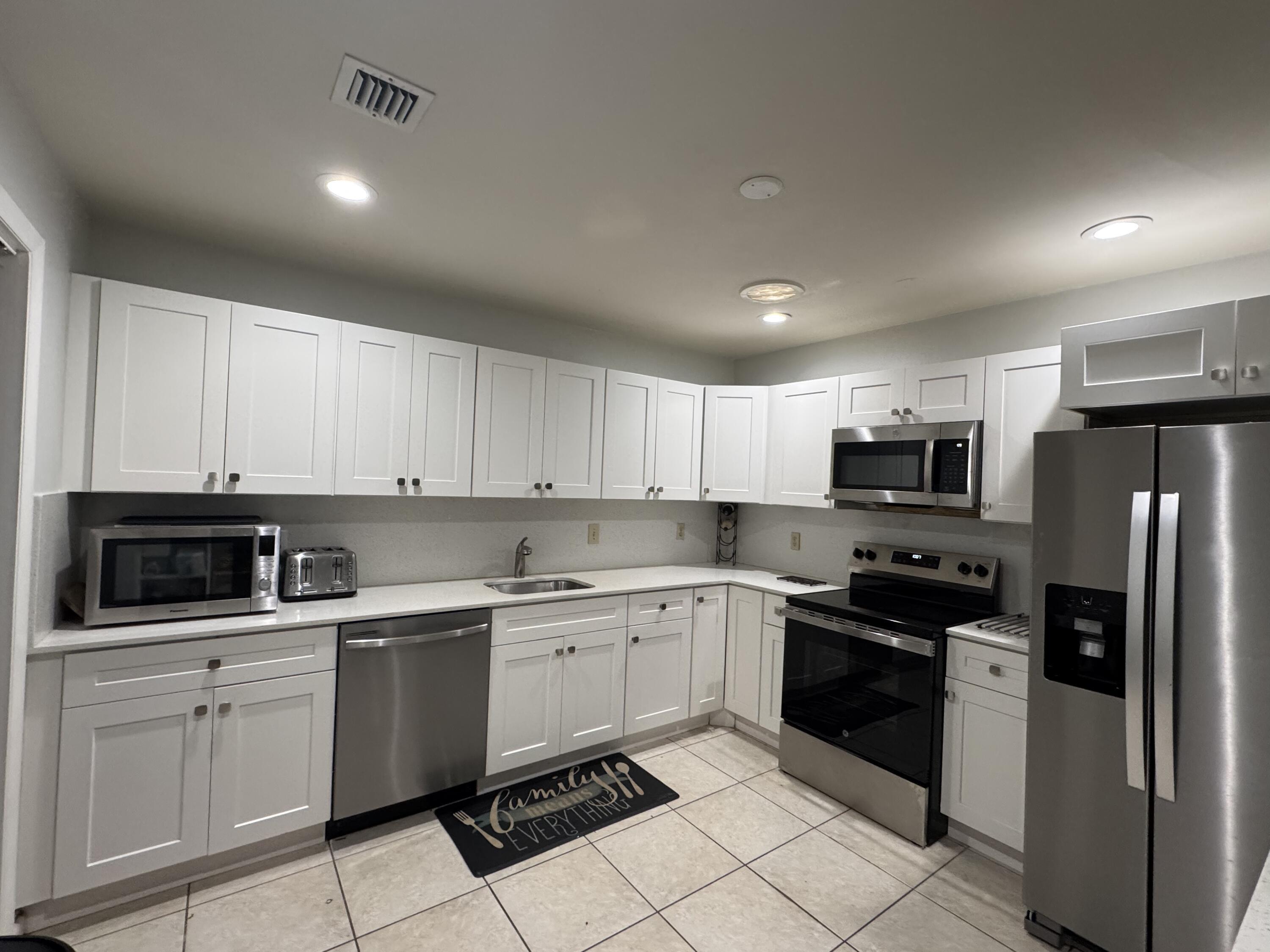 8016 AMBACH Way # 18D, Hypoluxo FL 33462