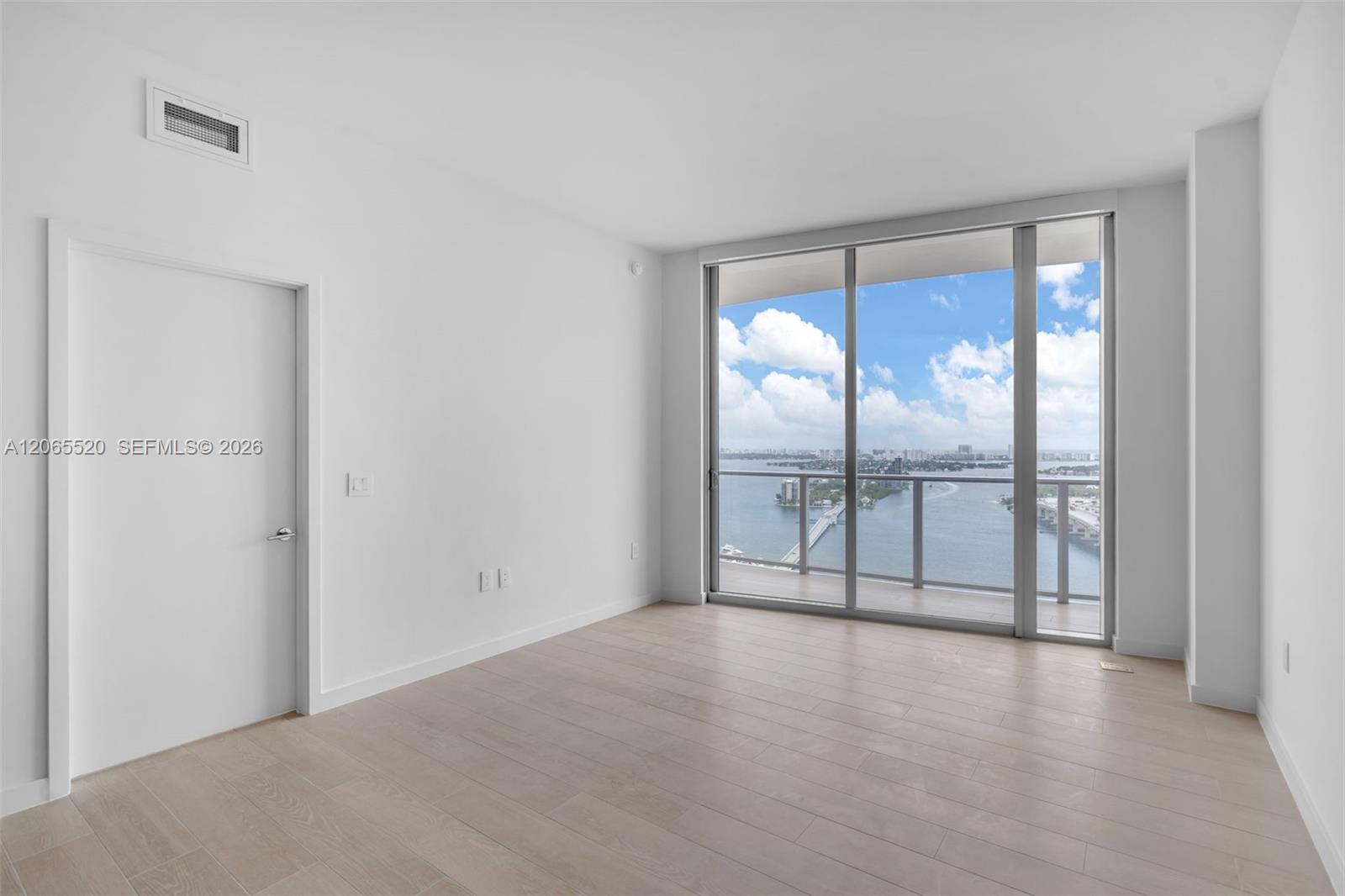 1400 Biscayne Blvd # 2905 — Photo 2