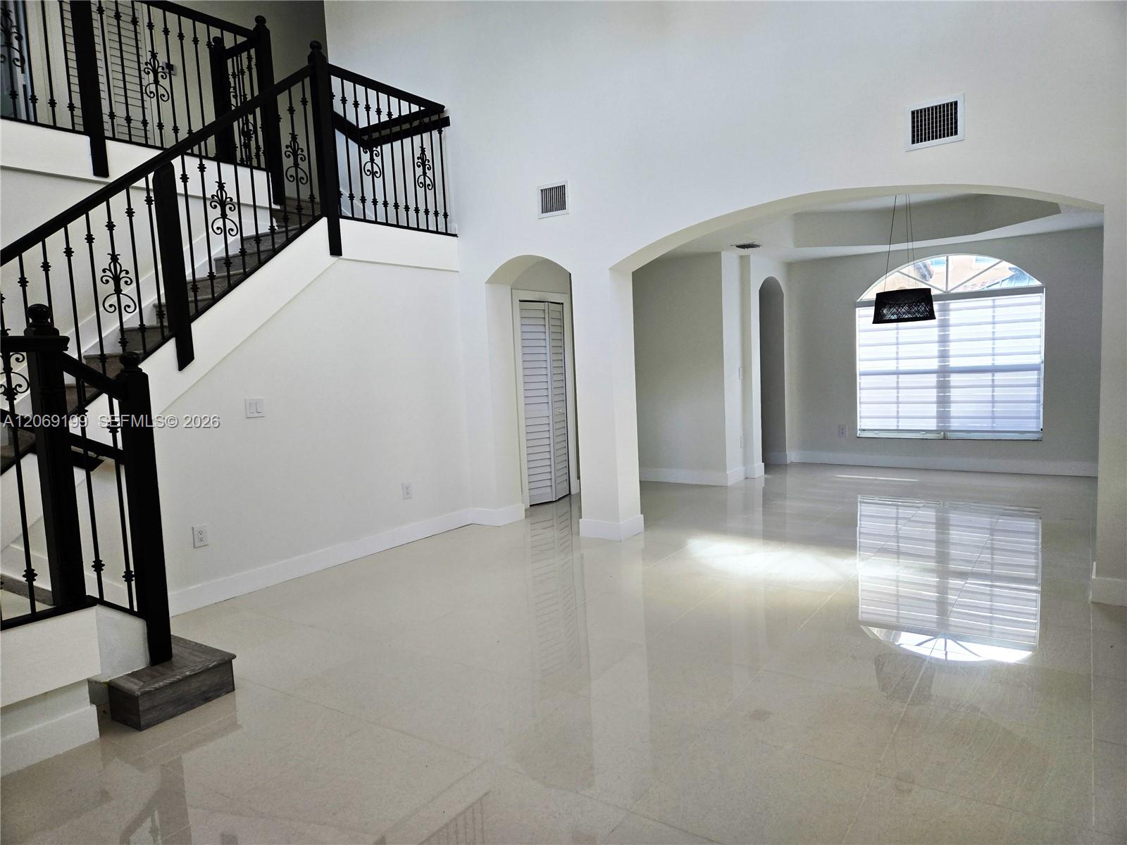 3124 SW 154th Pl — Photo 2