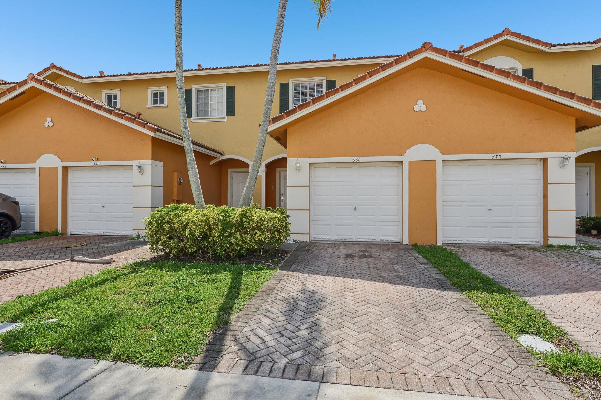 560 St Tropez Lane — Photo 2