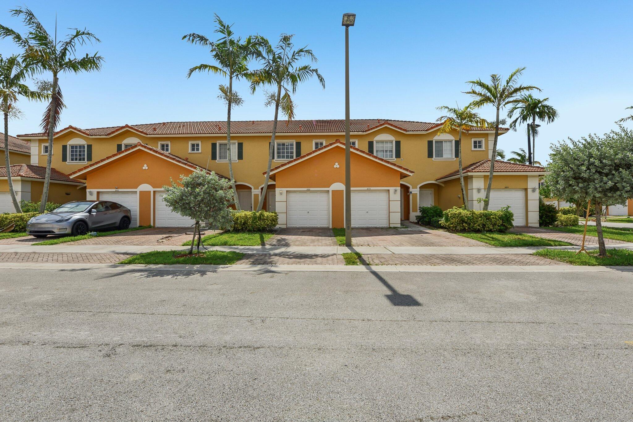 560 St Tropez Lane — Photo 3