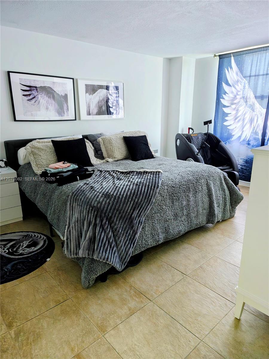 2333 Brickell Ave # 2814 — Photo 2