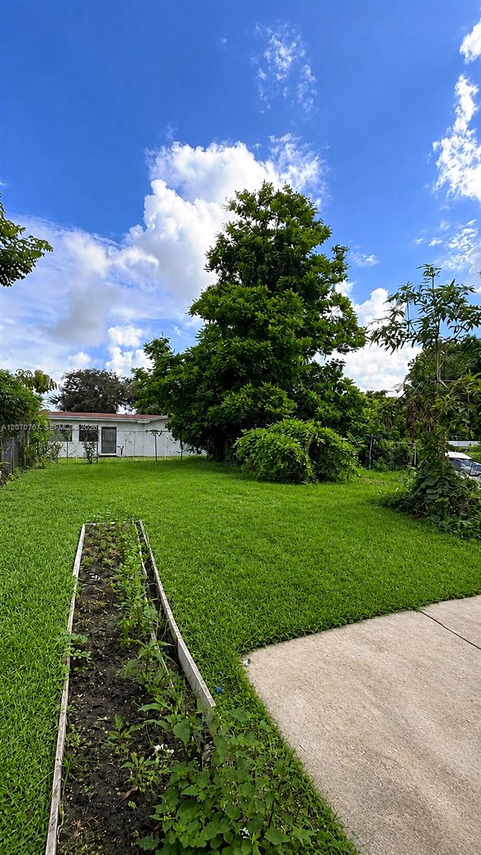1935 NW 76TH ST, Miami FL 33147