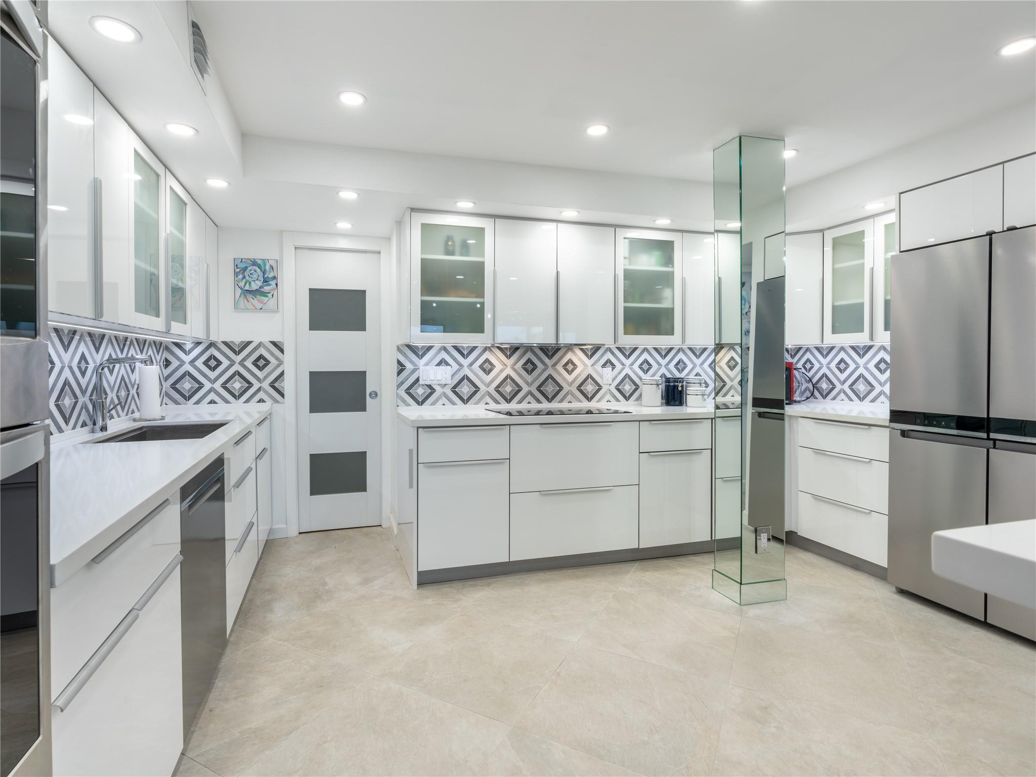 2850 N Palm Aire Drive # 601, Pompano Beach FL 33069