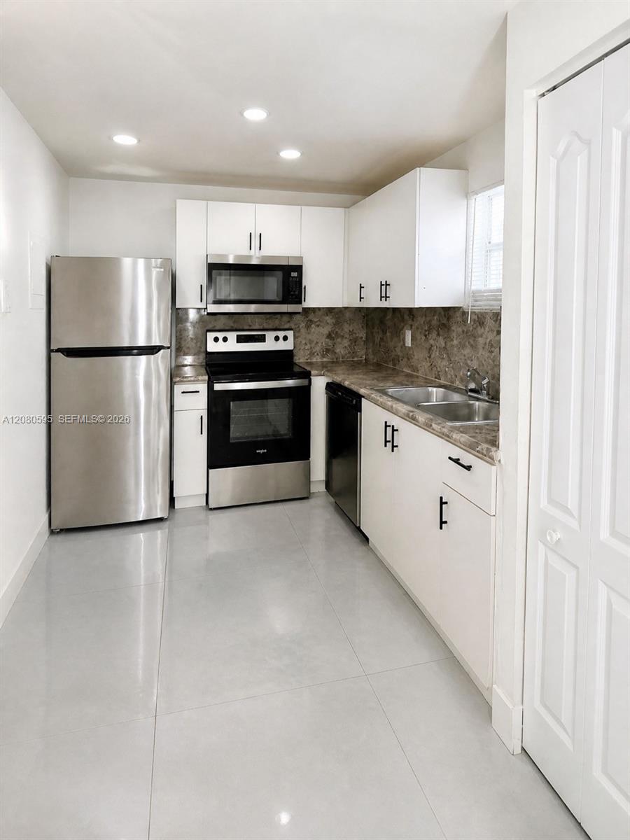 4205 N University Dr # 206 — Photo 2