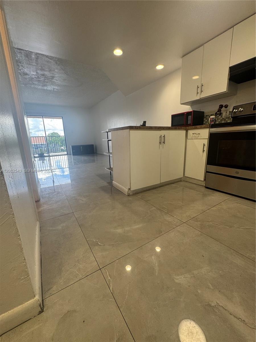 5530 W 26th Ct # 210 — Photo 2