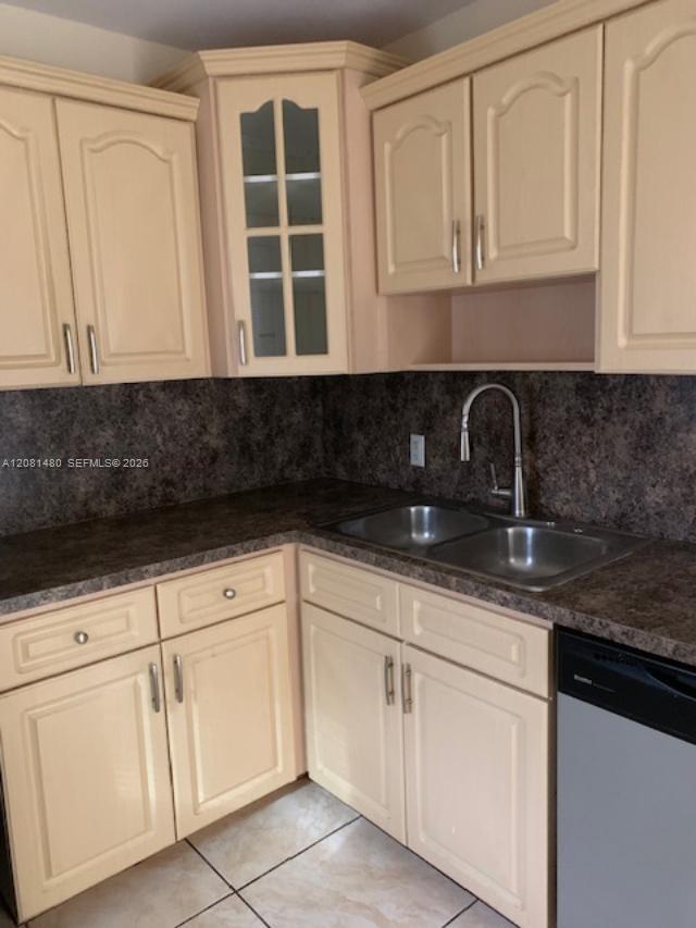 3475 N Country Club Dr # 615 — Photo 4