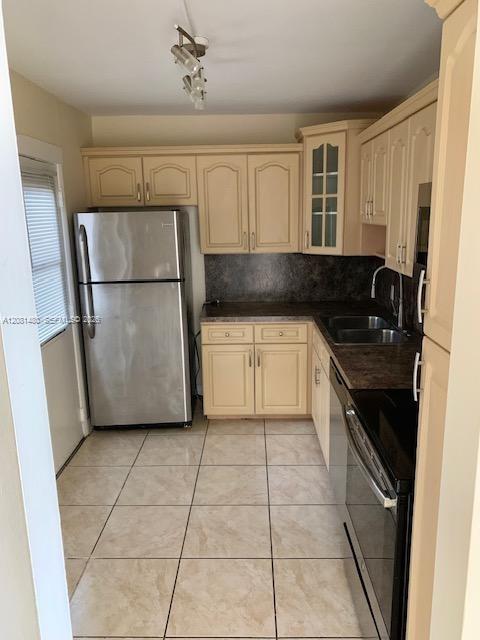 3475 N Country Club Dr # 615 — Photo 5