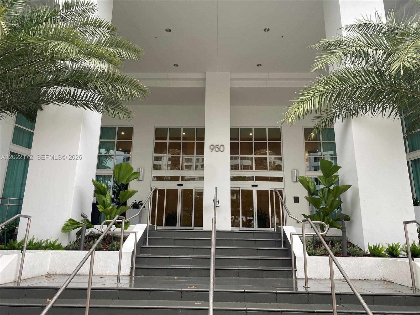 950 Brickell Bay Dr # 2206, Miami FL 33131
