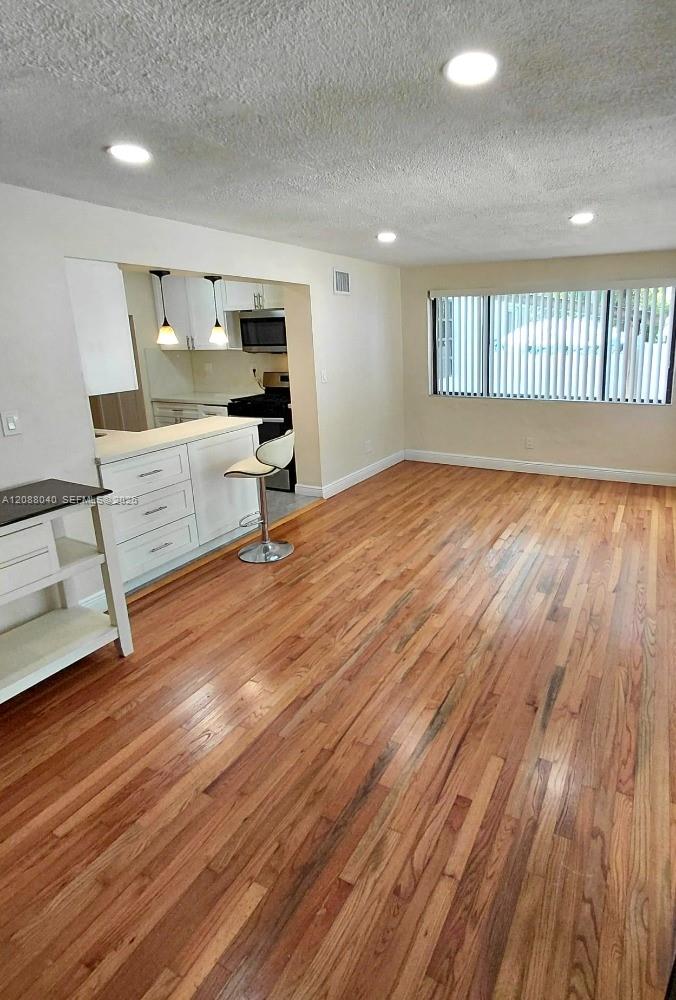 1623 Plunkett St # W — Photo 4