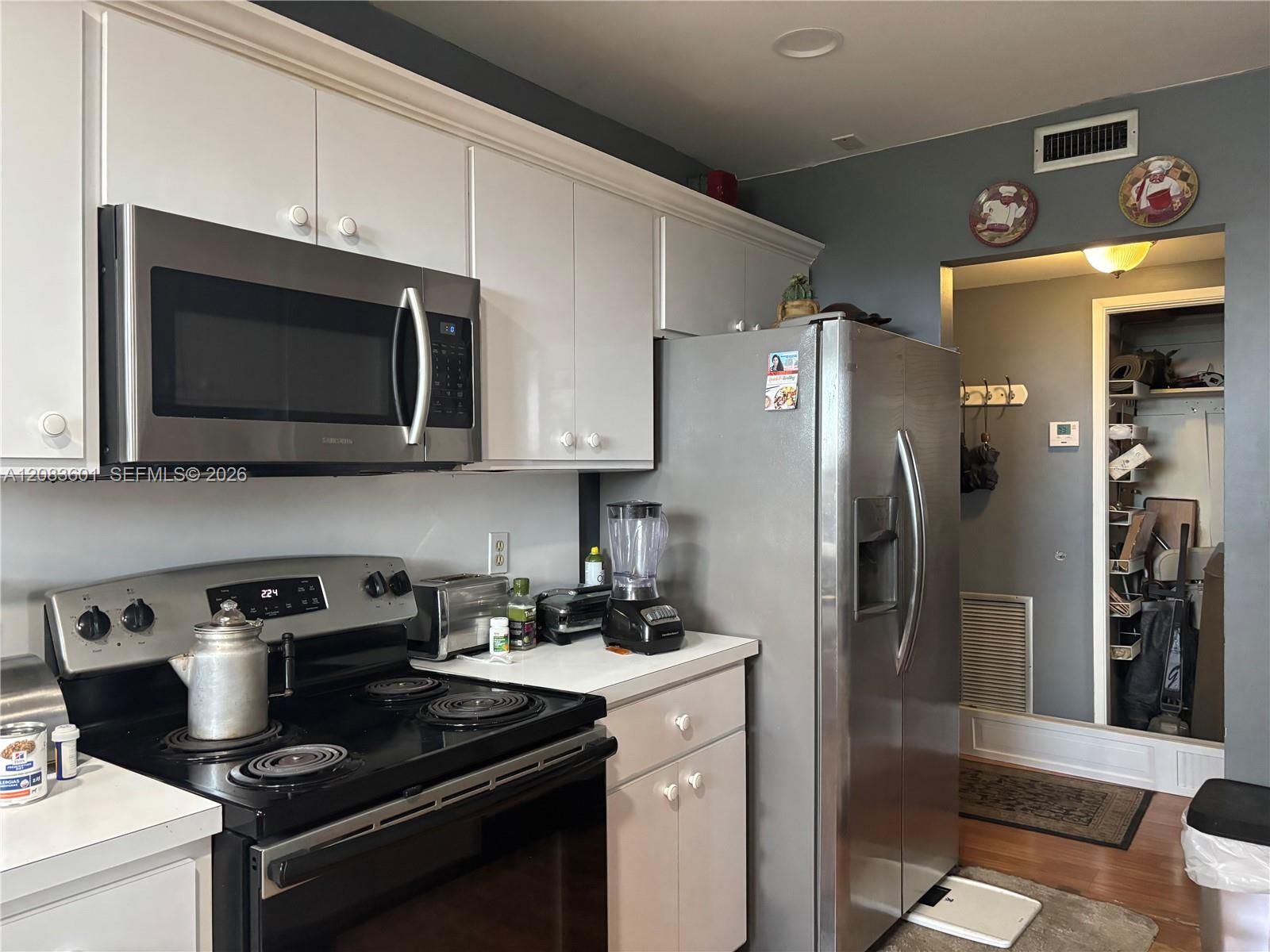 3800 Hillcrest Dr # 1011 — Photo 2