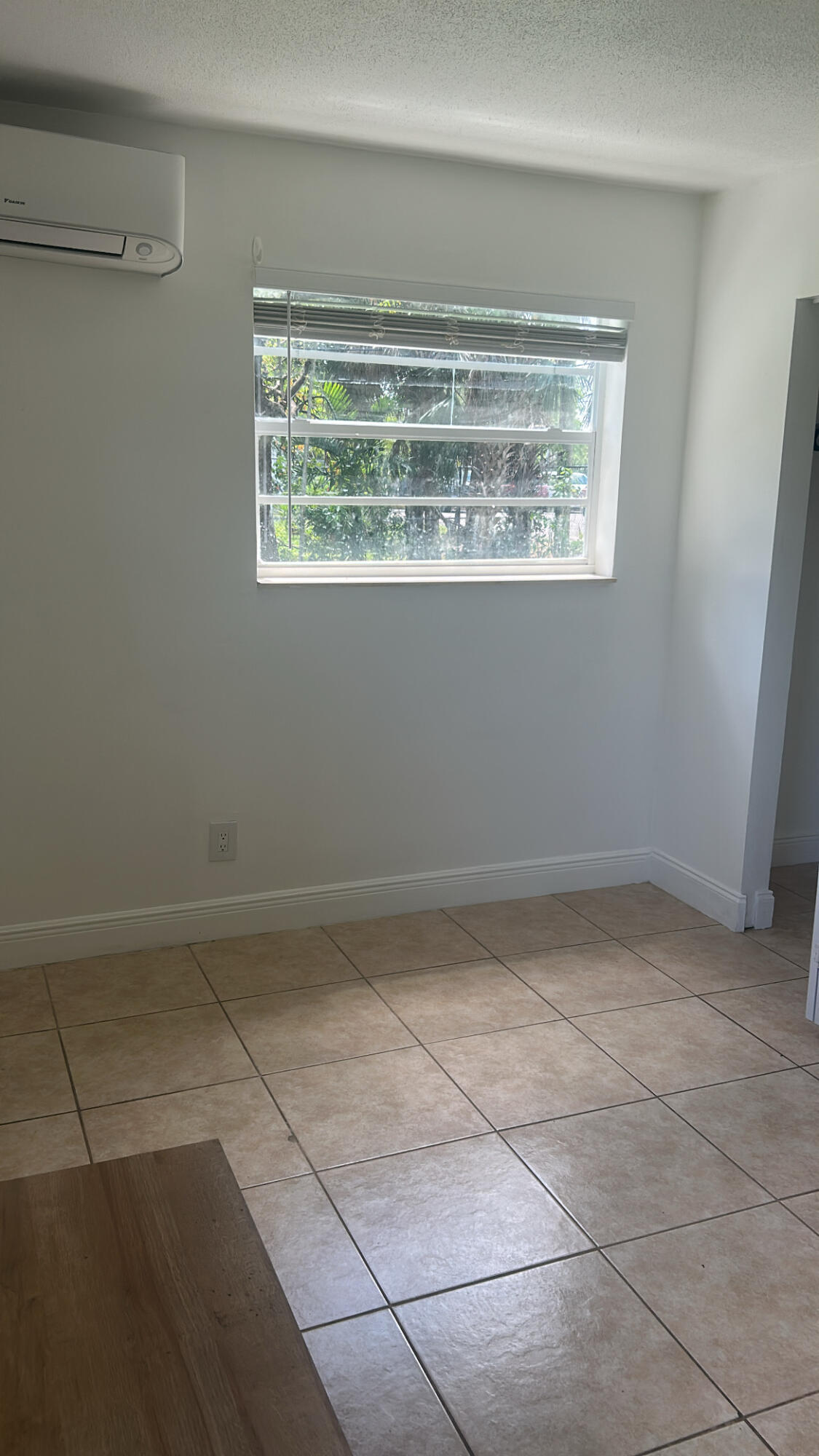810 NW 40TH # 3 — Photo 4