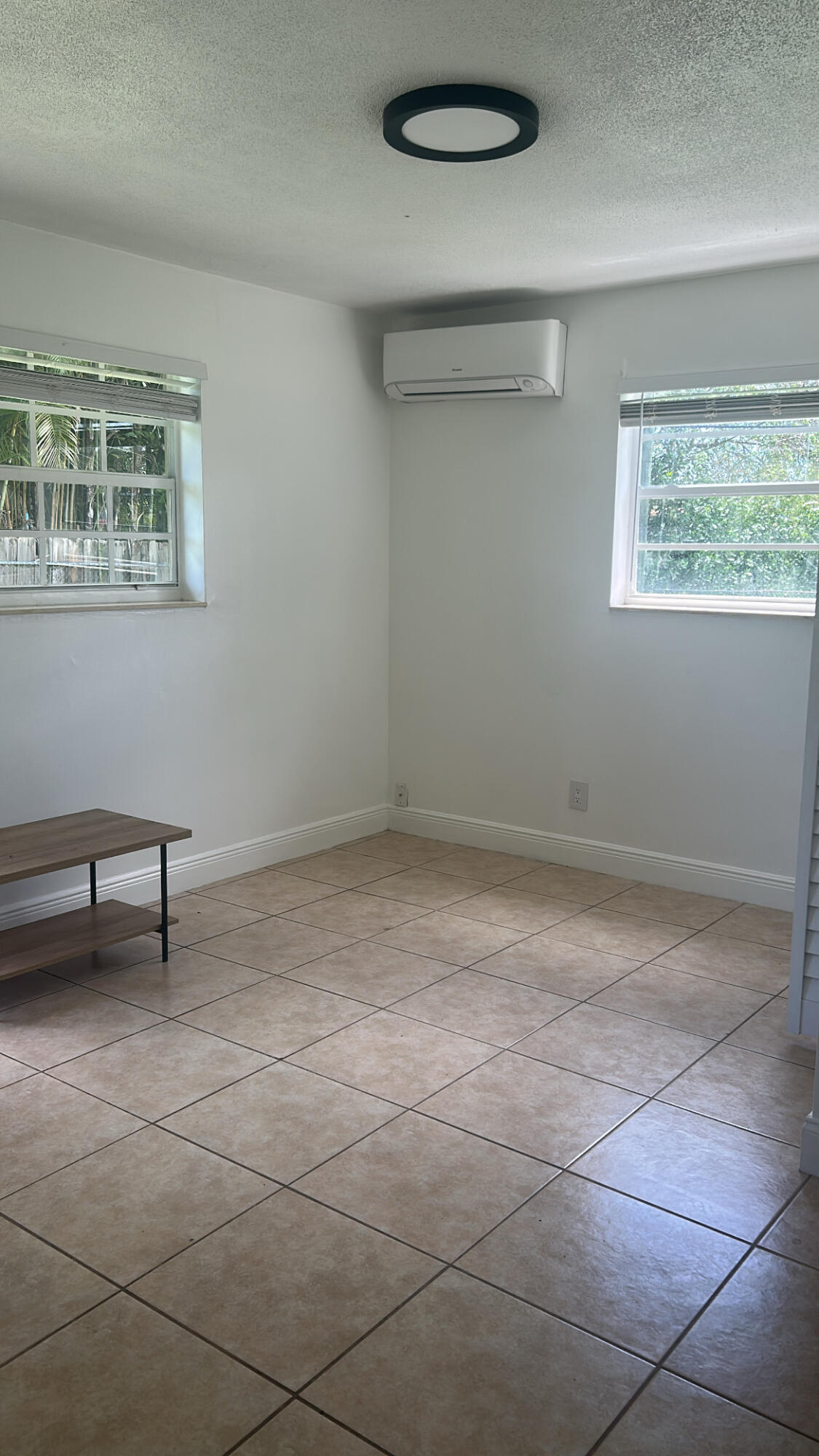 810 NW 40TH # 3 — Photo 2