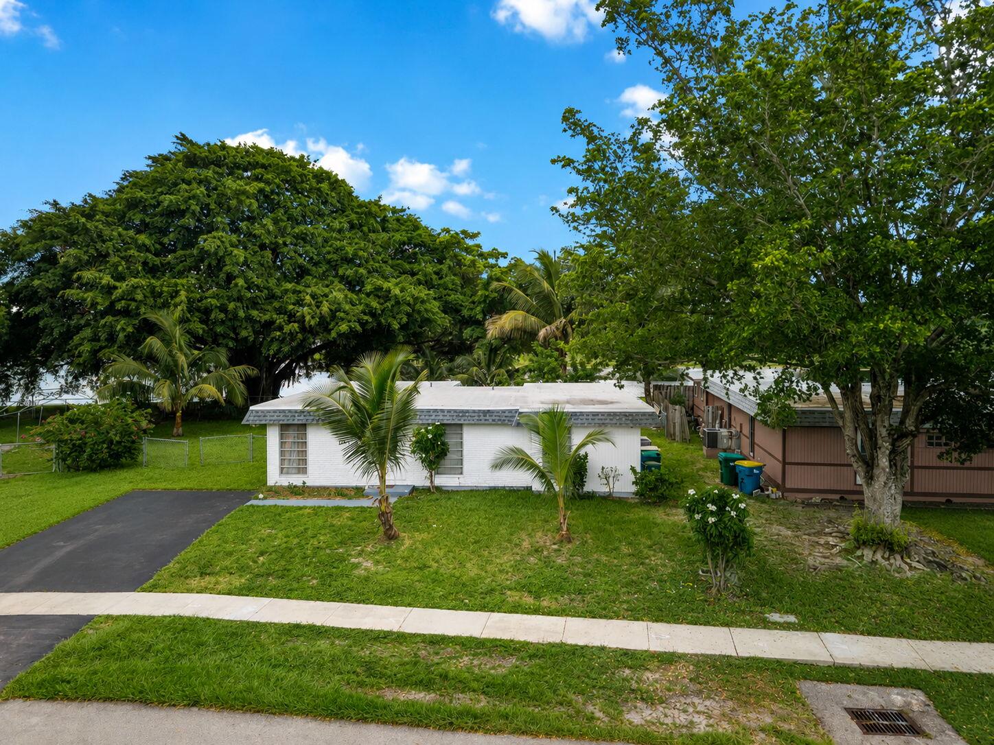 6807 NW 80TH Court — Photo 3