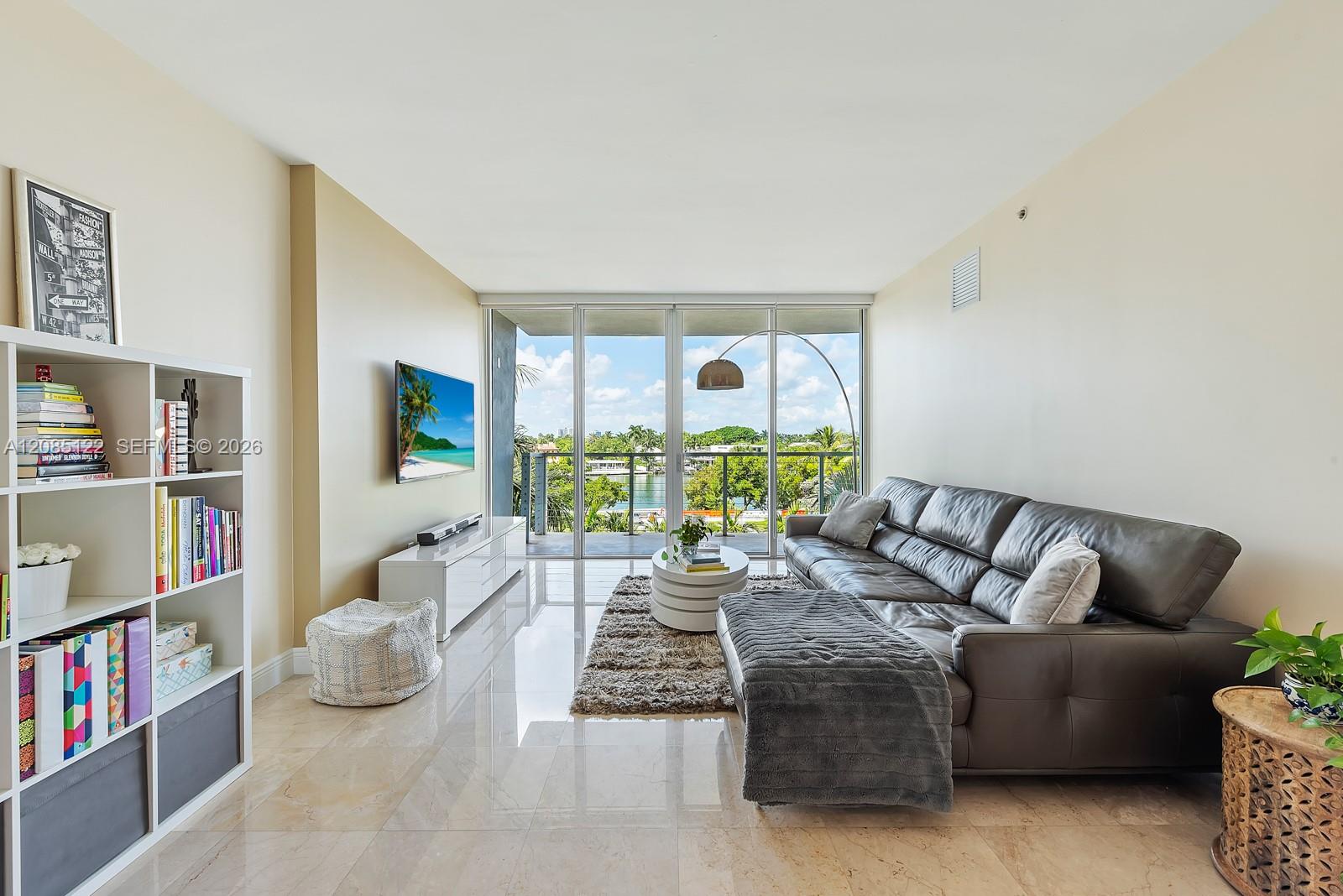 6305 Indian Creek Dr # 4D — Photo 2