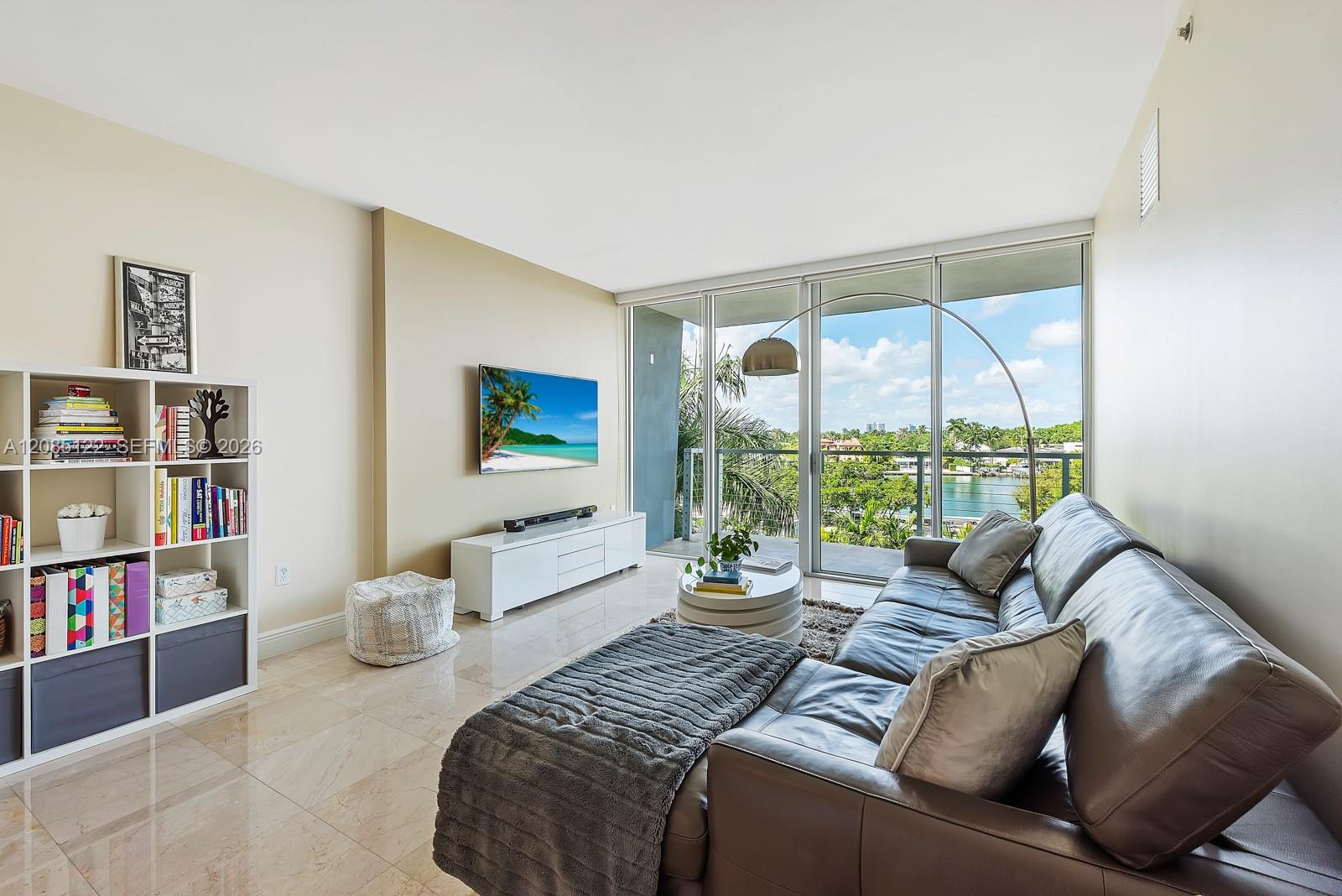 6305 Indian Creek Dr # 4D — Photo 3