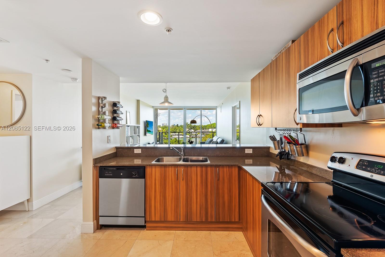 6305 Indian Creek Dr # 4D — Photo 5