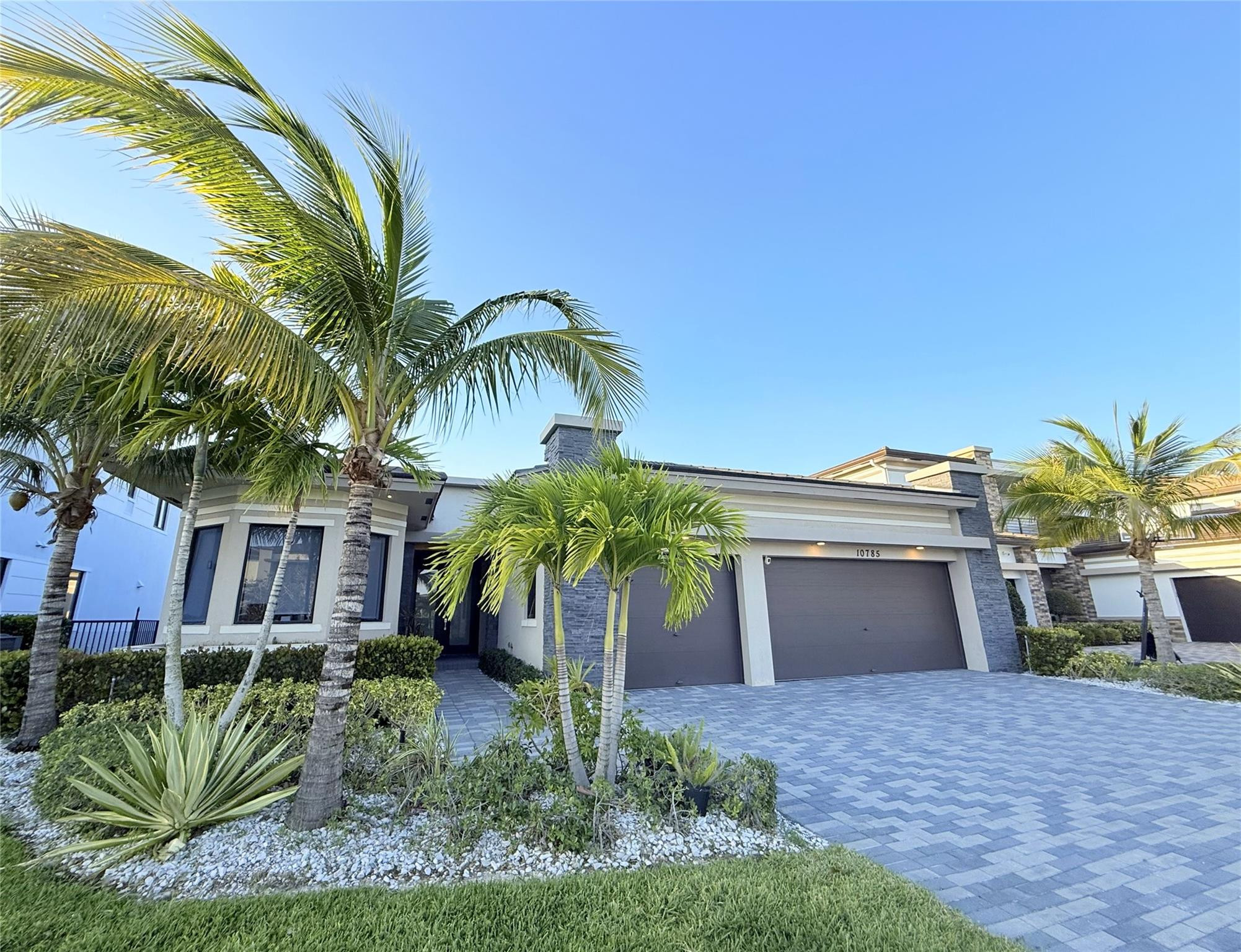 10785 Coral Street — Photo 3