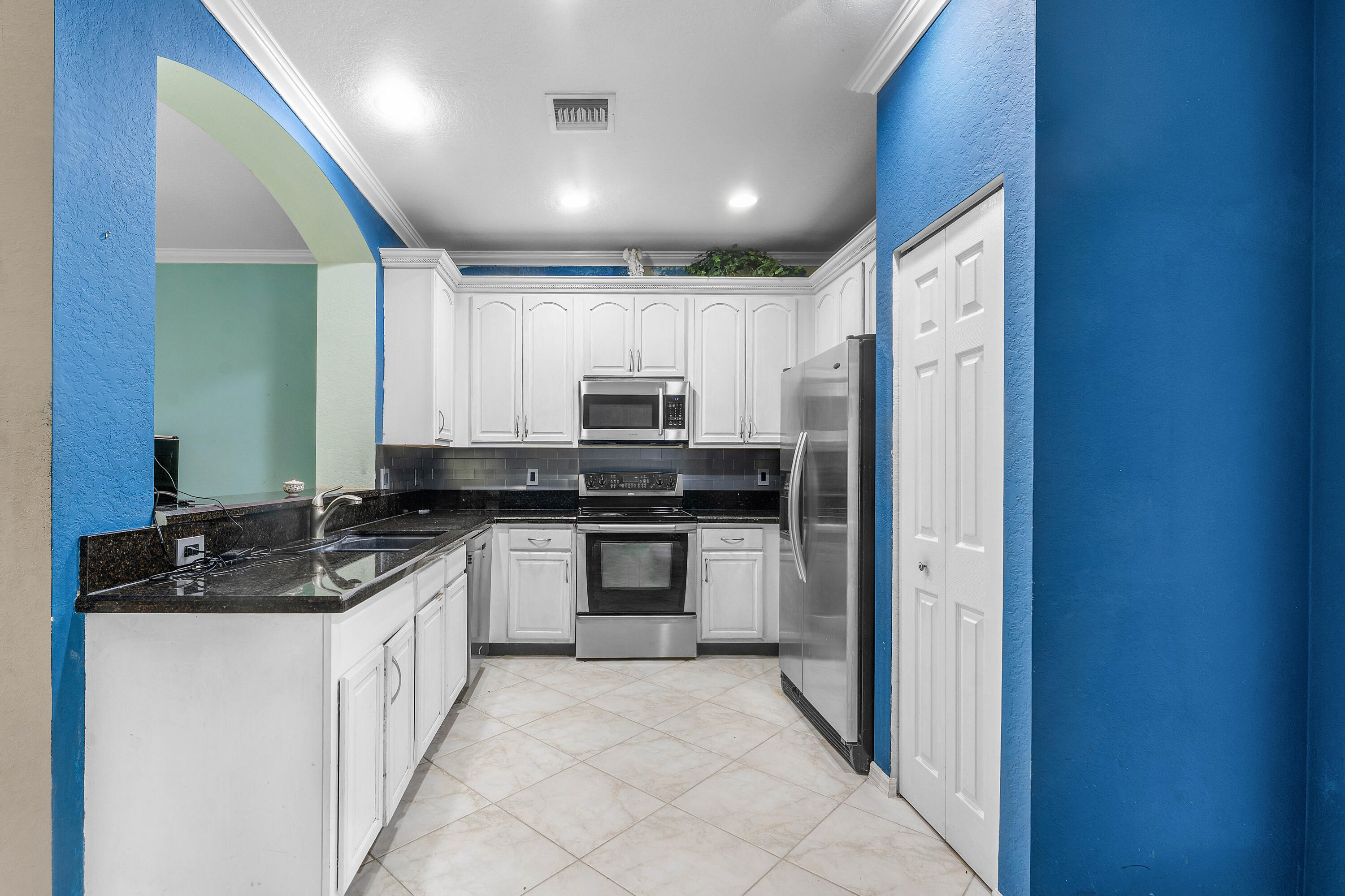 341 INDIAN CREEK Parkway # 103 — Photo 2