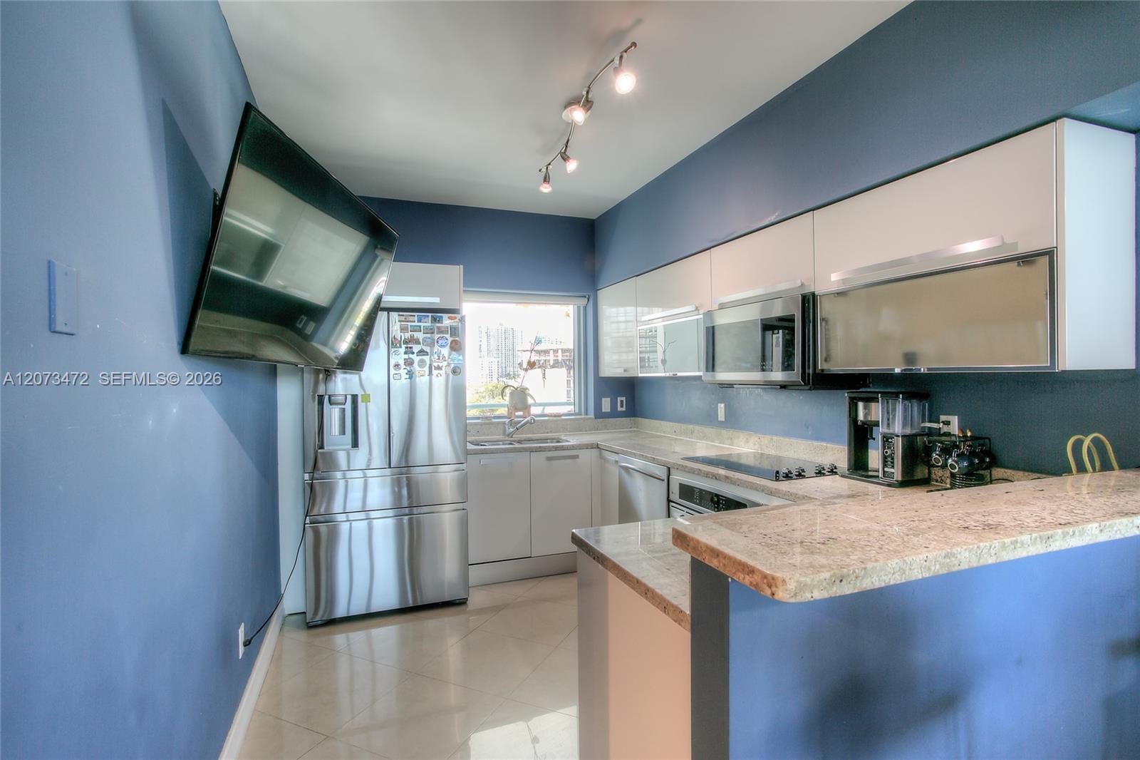 601 NE 36th St # 710 — Photo 3