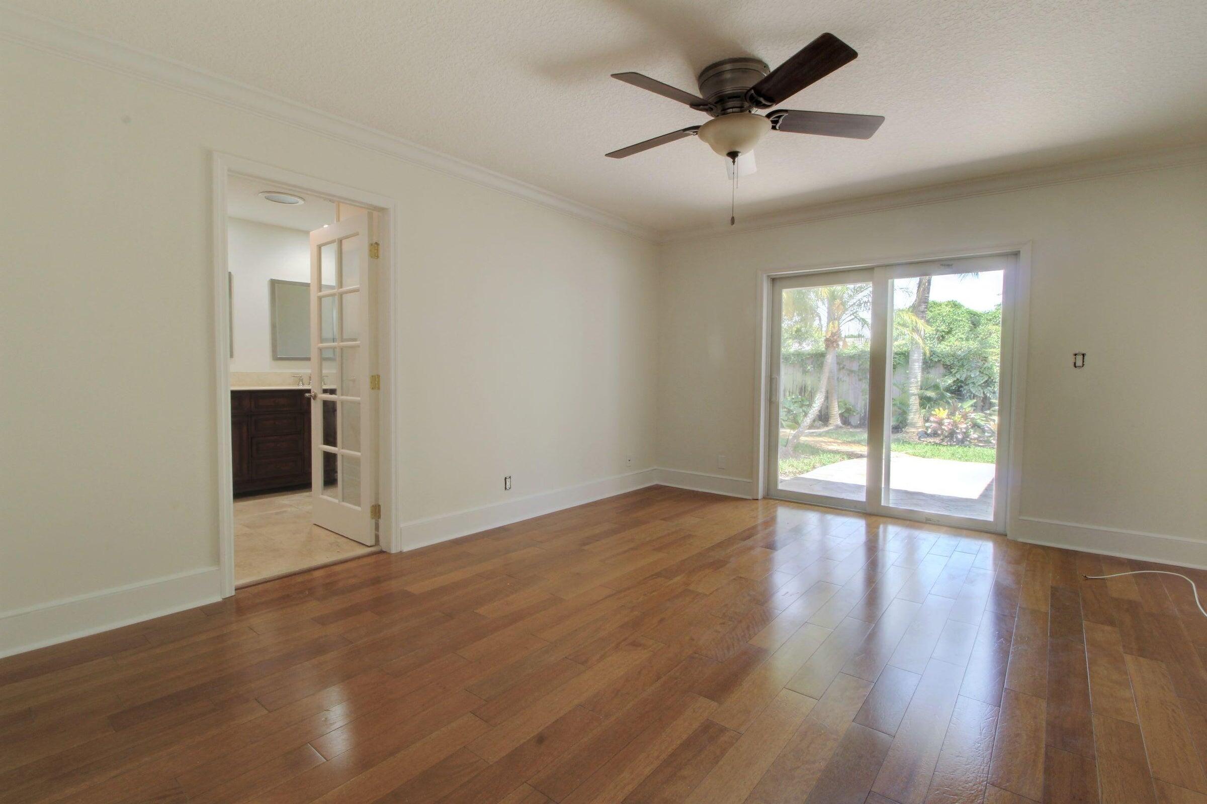 949 GREENSWARD Lane — Photo 5