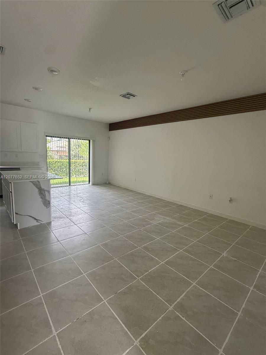 813 SW 11th Ter # 0 — Photo 2