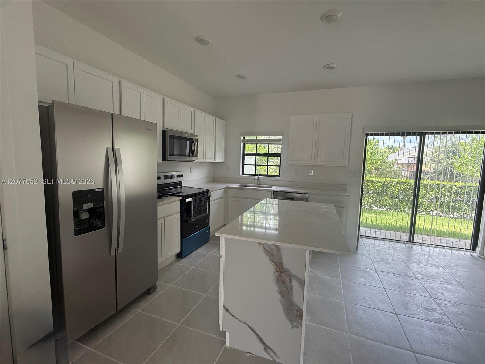 813 SW 11th Ter # 0 — Photo 3