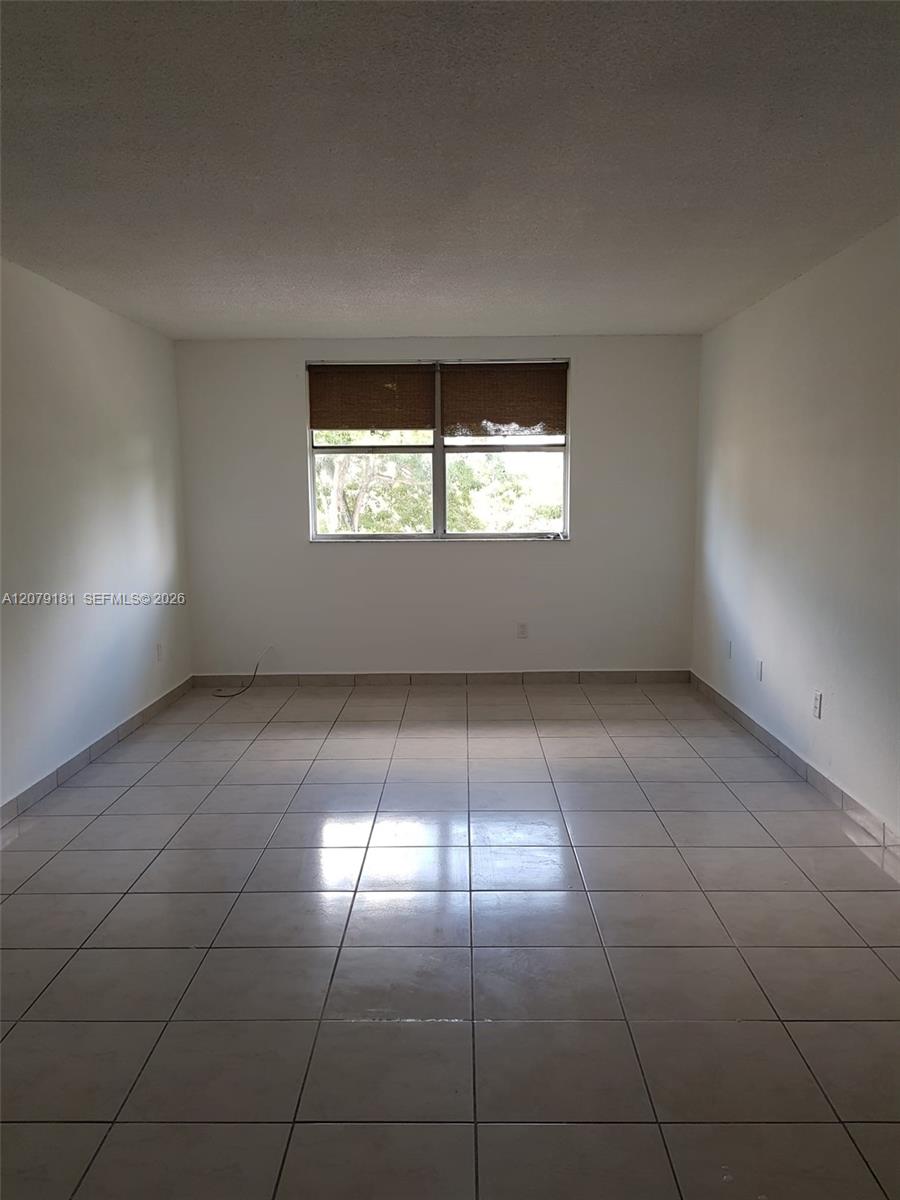 606 W 81st St # 314 — Photo 3