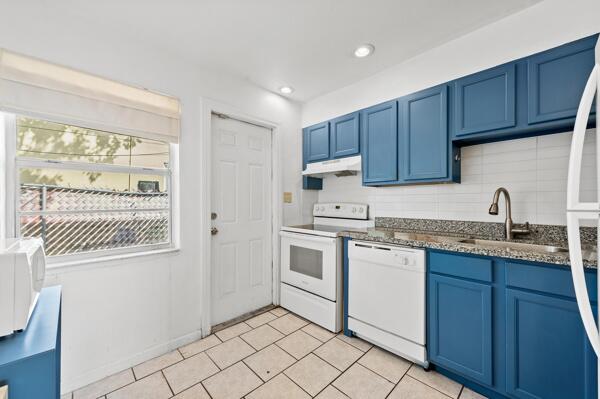 1127 NE 5th Avenue — Photo 3