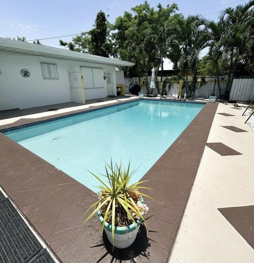 825 NE 6th Street # 2, Hallandale Beach FL 33009