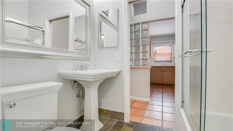 607 SW 15TH Street — Photo 2