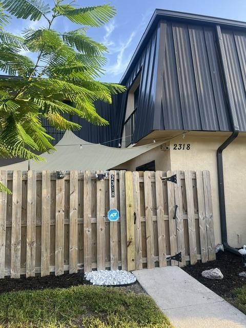 2318 Waterside Drive — Photo 2