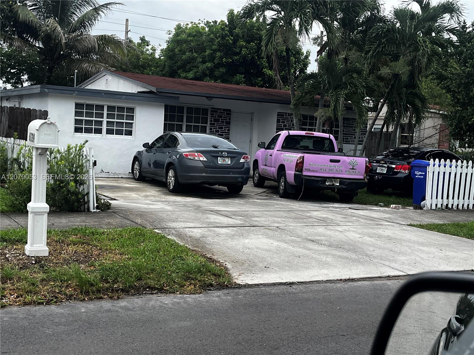 6125 Dawson St, Hollywood FL 33023