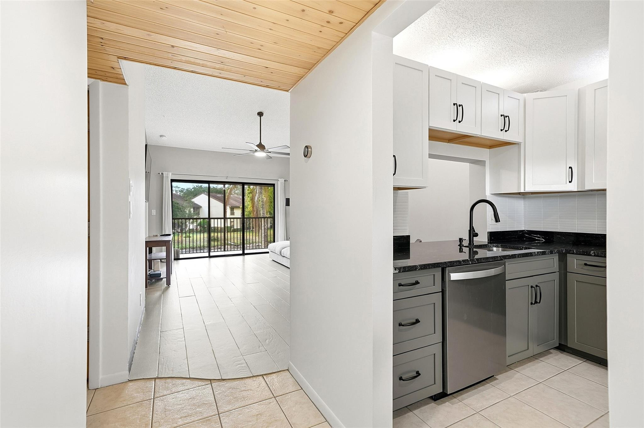 3053 Carambola Circle N Unit 3053 — Photo 4