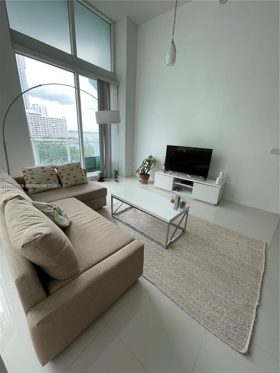 1900 N Bayshore Dr # 810 — Photo 3