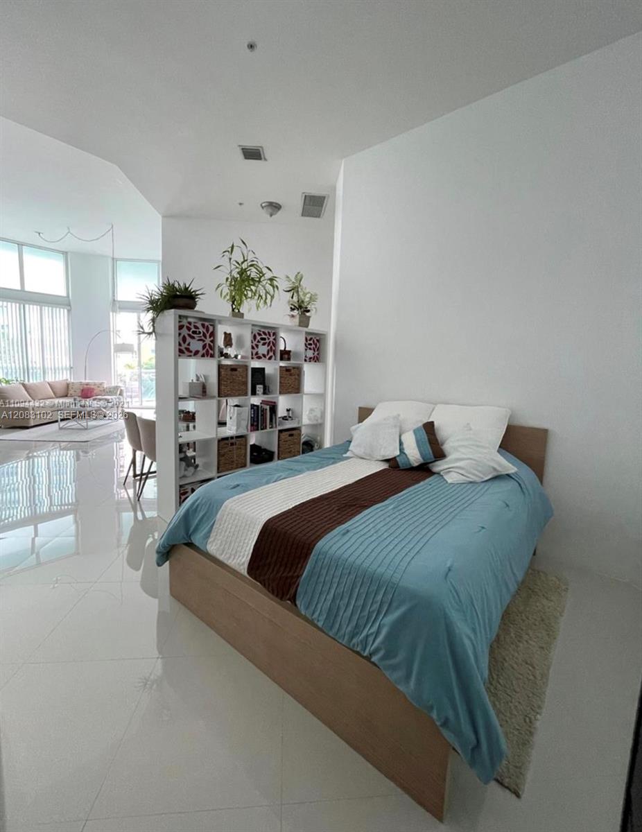 1900 N Bayshore Dr # 810 — Photo 5