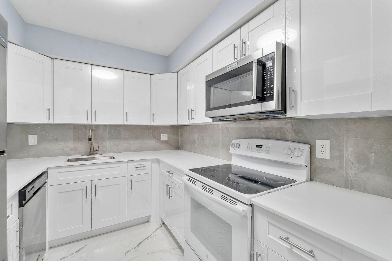 9960 Pineapple Tree Drive # 107, Boynton Beach FL 33436