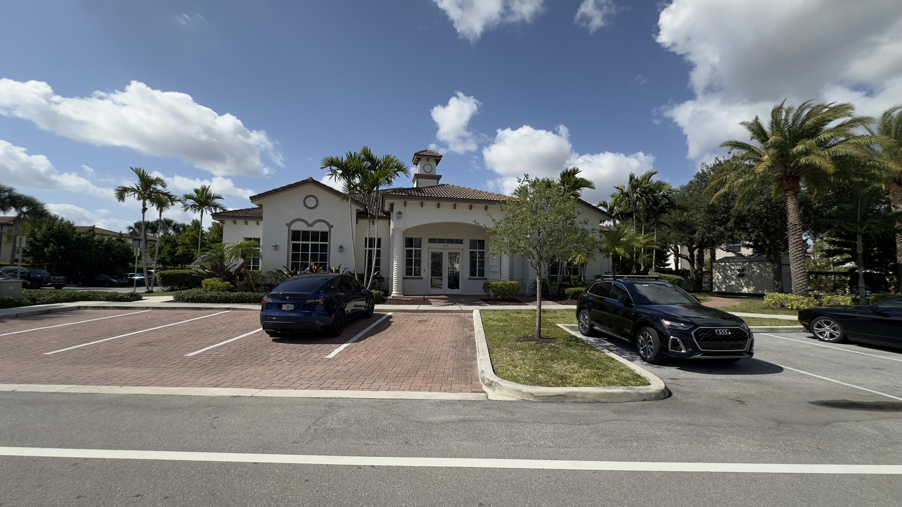 4230 NAPOLI LAKE Drive — Photo 4