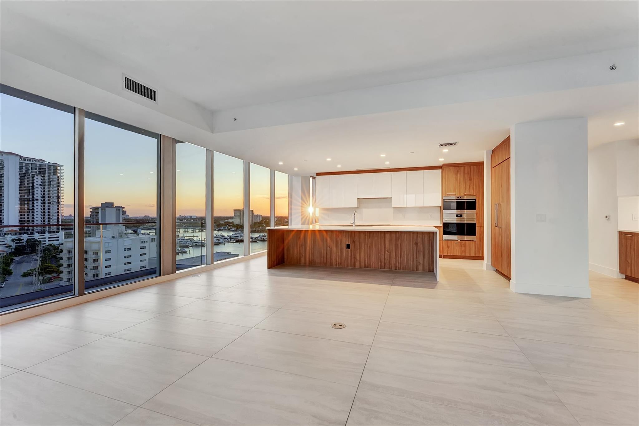 153 N SEABREEZE Boulevard # 902 — Photo 3