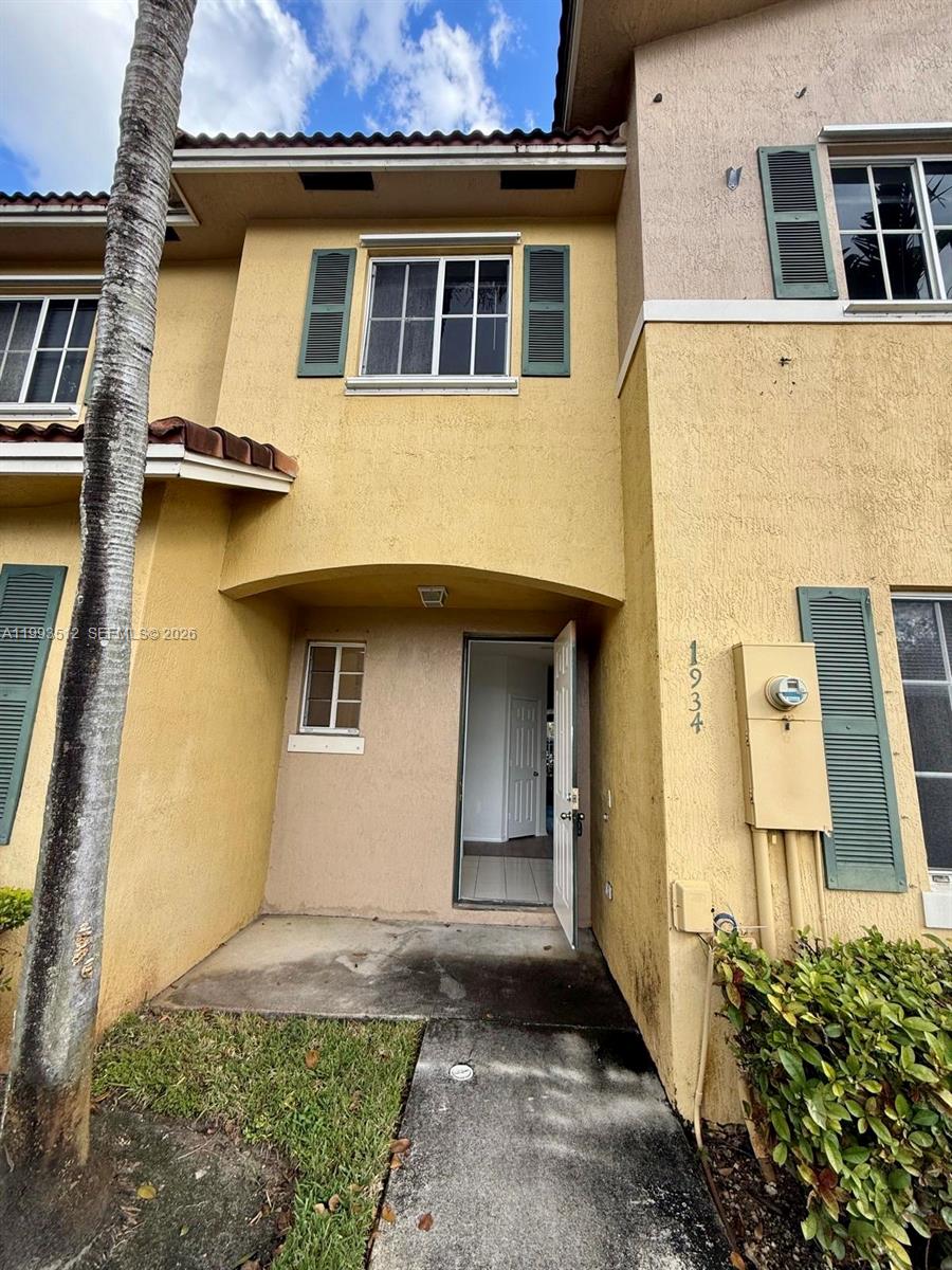 1934 SW 60th Ave — Photo 2