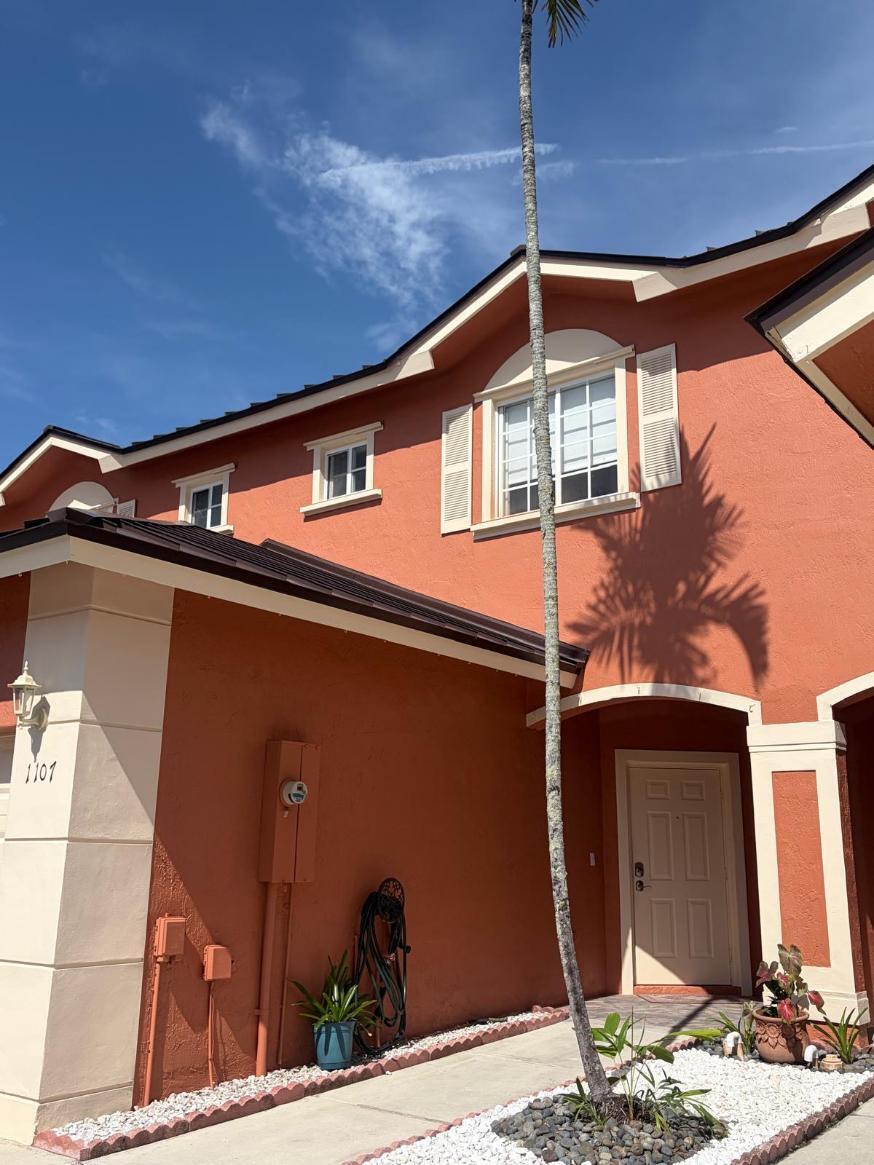 1107 NW 100th Avenue — Photo 2