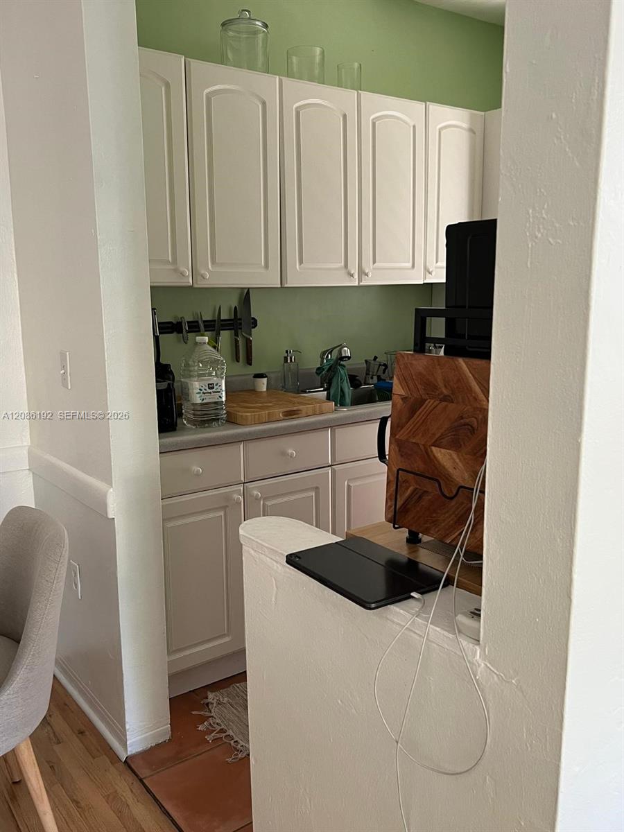 1551 Michigan Ave # 8 — Photo 5