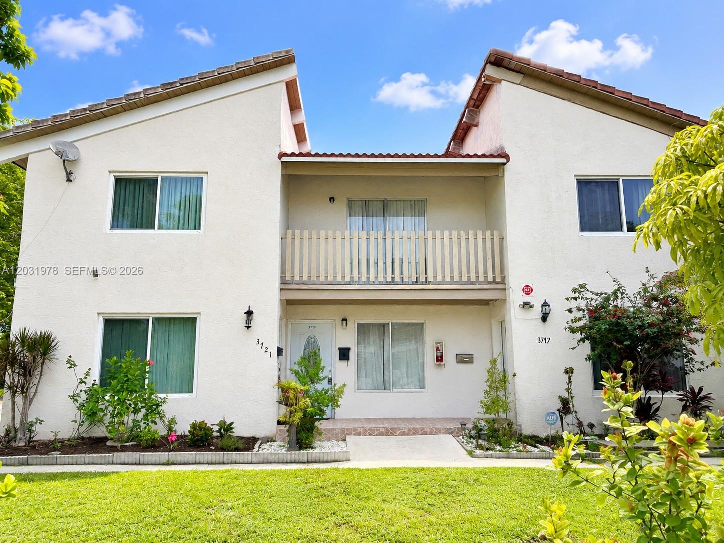 3719 Riverside Dr, Coral Springs FL 33065