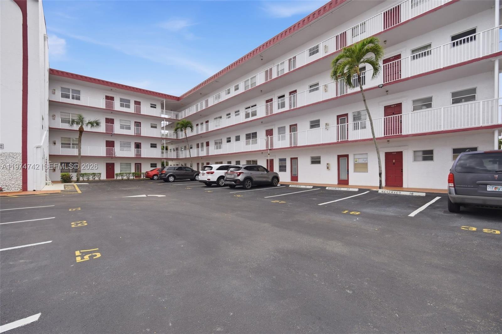 4270 NW 40th St # 104, Lauderdale Lakes FL 33319