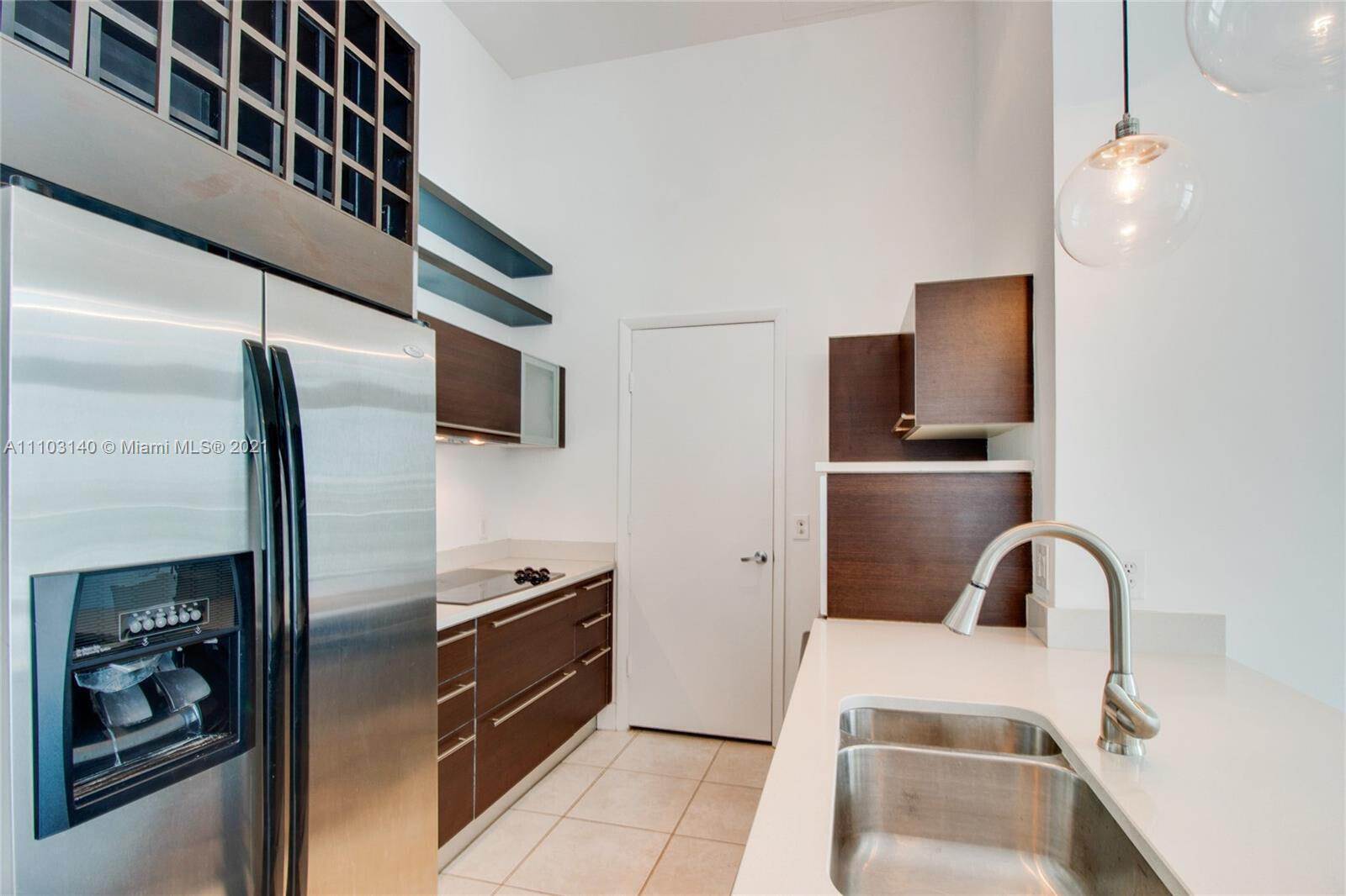 1900 N Bayshore Drive # 912 — Photo 2