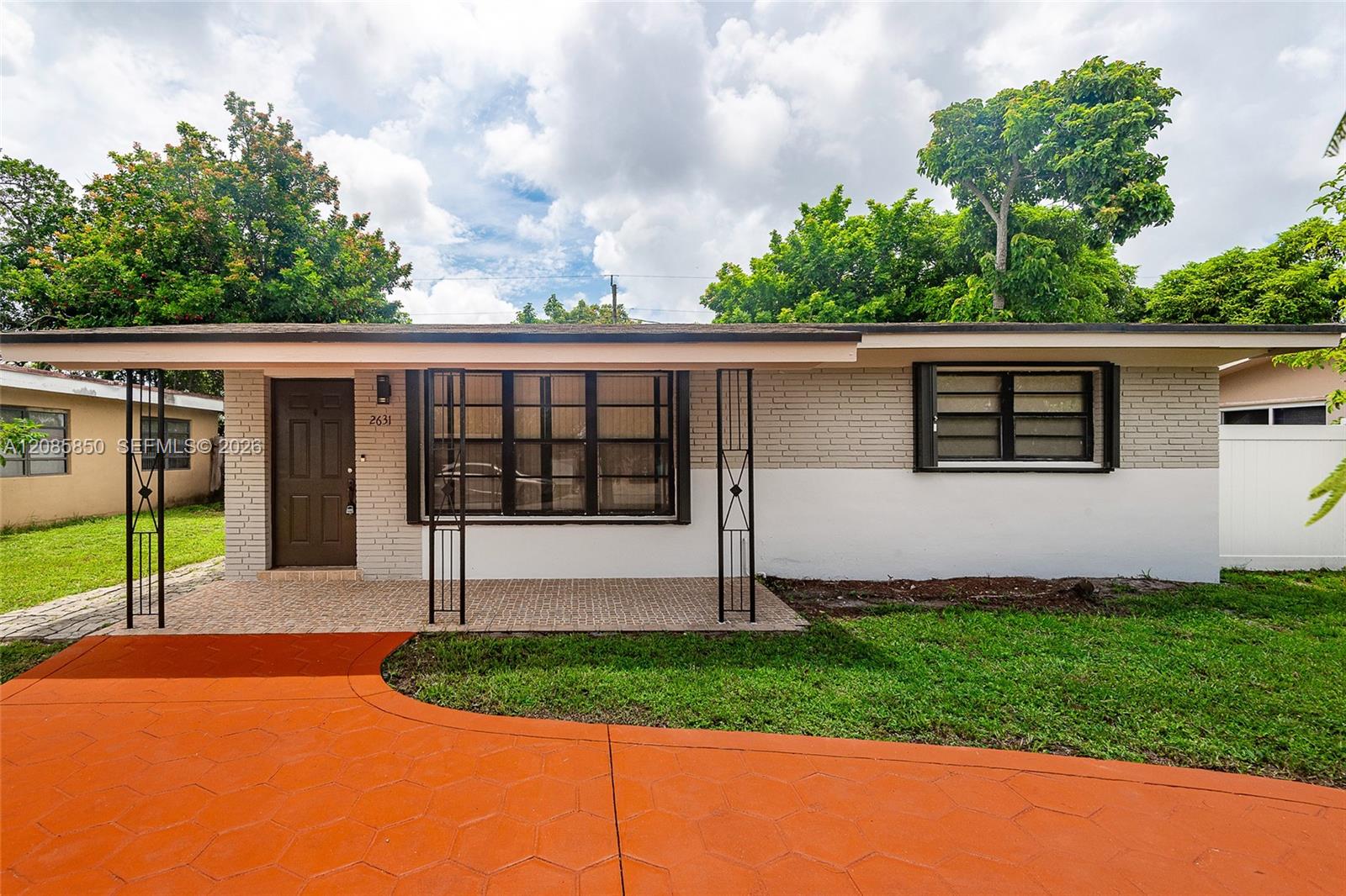 2631 Alcazar Dr — Photo 2