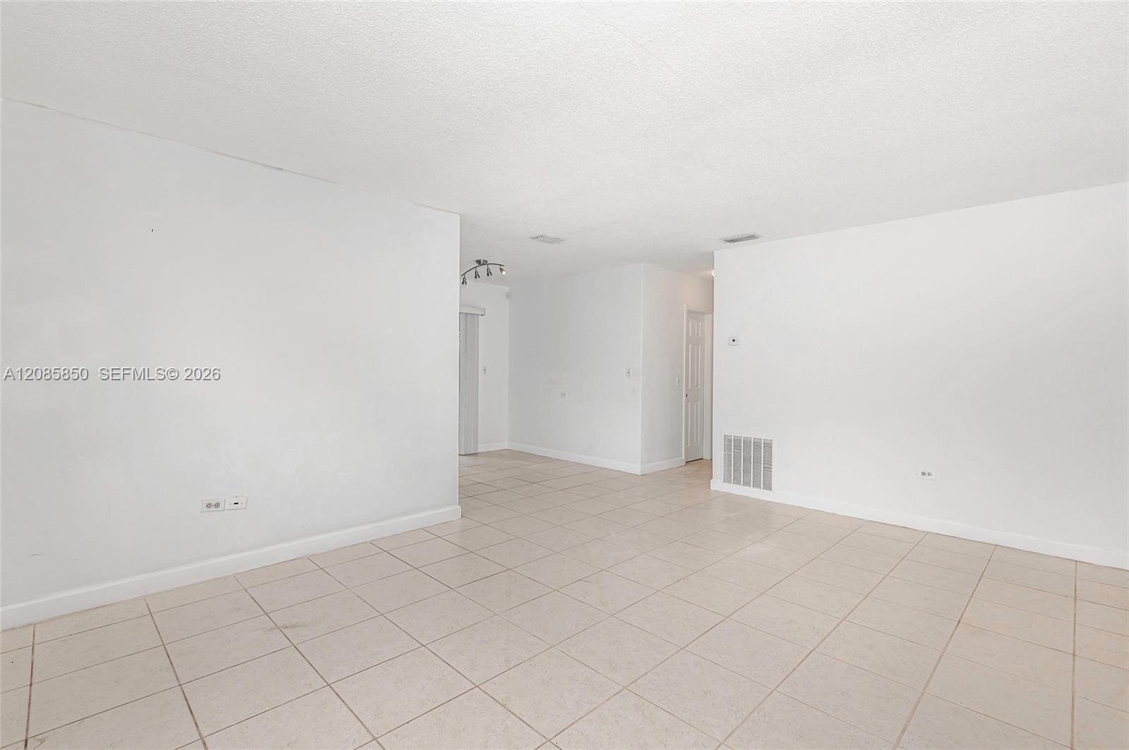 2631 Alcazar Dr — Photo 5