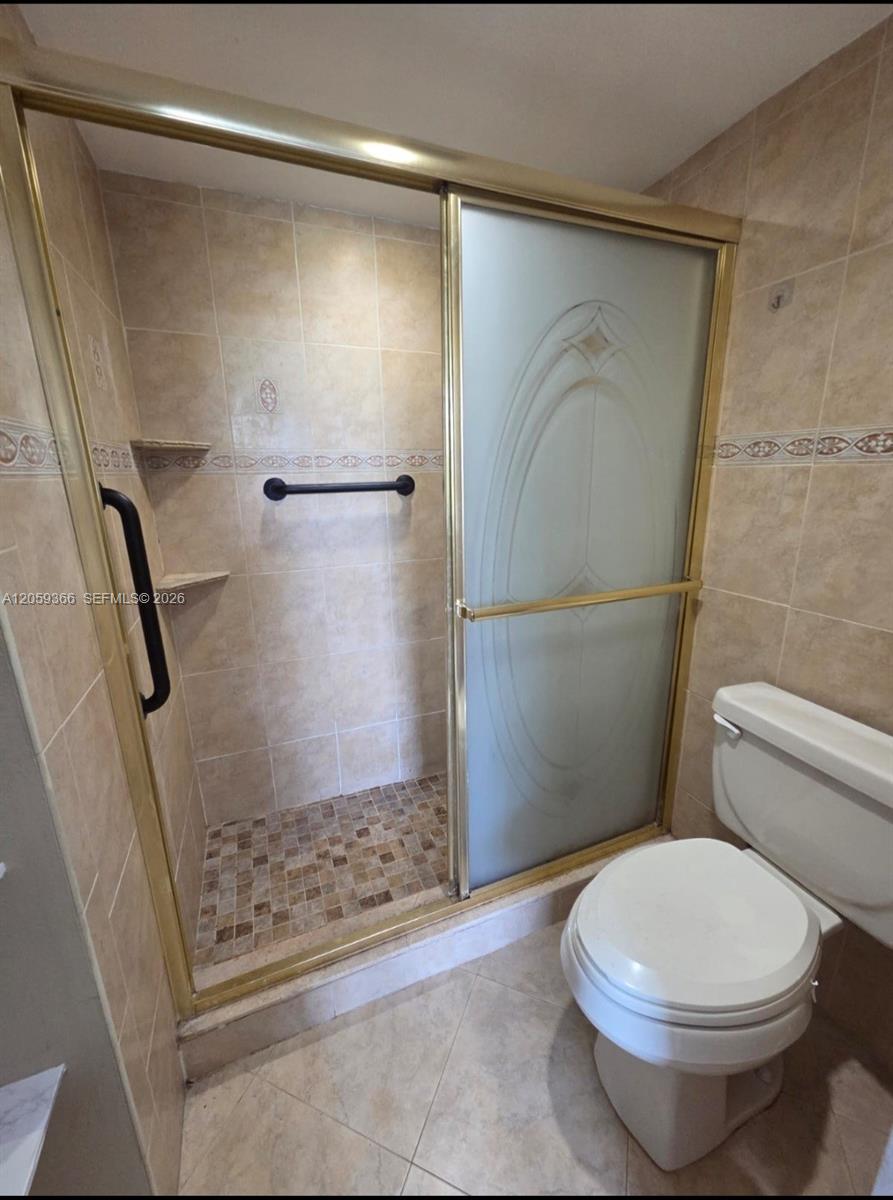 3750 Inverrary Dr # 2B — Photo 3