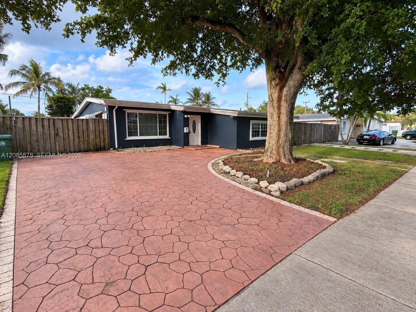 6541 SW 5th St, Pembroke Pines FL 33023
